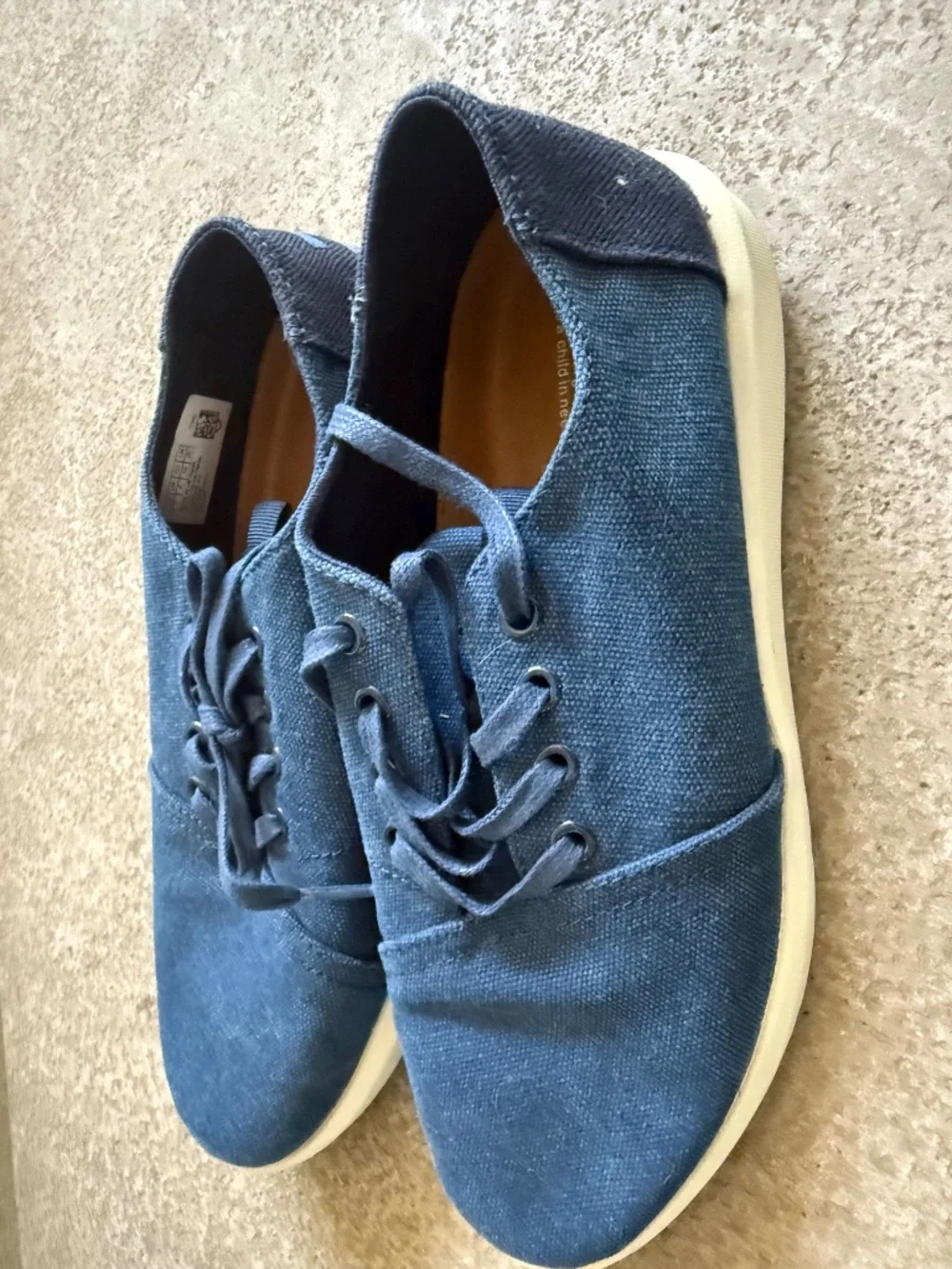 Men’s Toms shoes